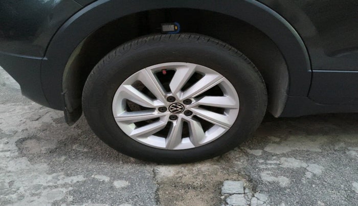 2022 Volkswagen TAIGUN GT 1.5 TSI MT, Petrol, Manual, 10,991 km, tyre