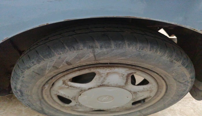 2011 Chevrolet Beat LT PETROL, Petrol, Manual, 87,645 km, tyre