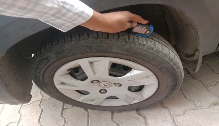 2022 Renault Kwid RXT 1.0 AMT, Petrol, Automatic, 15,274 km, tyre