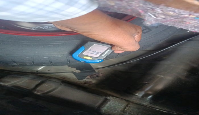 2022 Renault Kwid RXT 1.0 AMT, Petrol, Automatic, 15,274 km, tyre