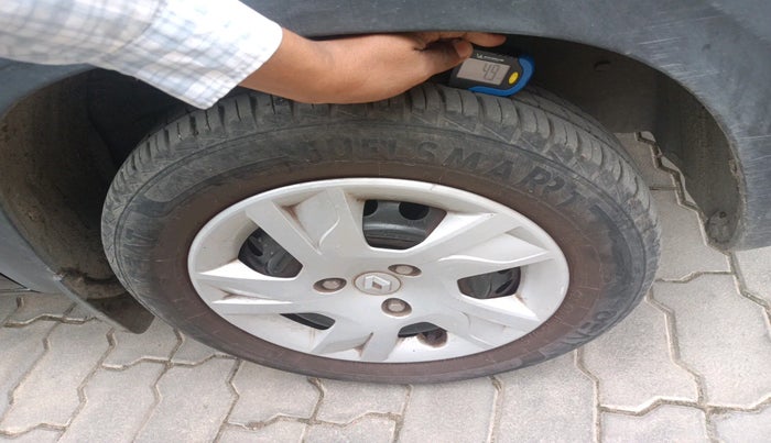 2022 Renault Kwid RXT 1.0 AMT, Petrol, Automatic, 15,274 km, tyre