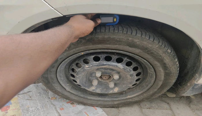 2012 Honda Brio S MT, Petrol, Manual, 1,64,779 km, tyre