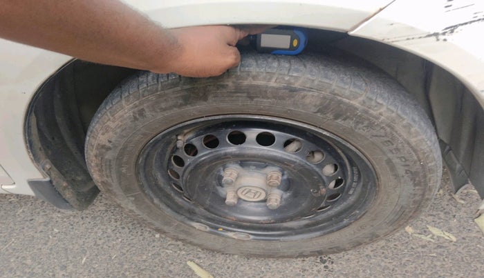 2012 Honda Brio S MT, Petrol, Manual, 1,64,779 km, tyre