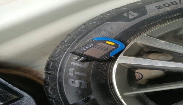 2015 Toyota Corolla Altis VL CVT PETROL, Petrol, Automatic, 65,124 km, tyre