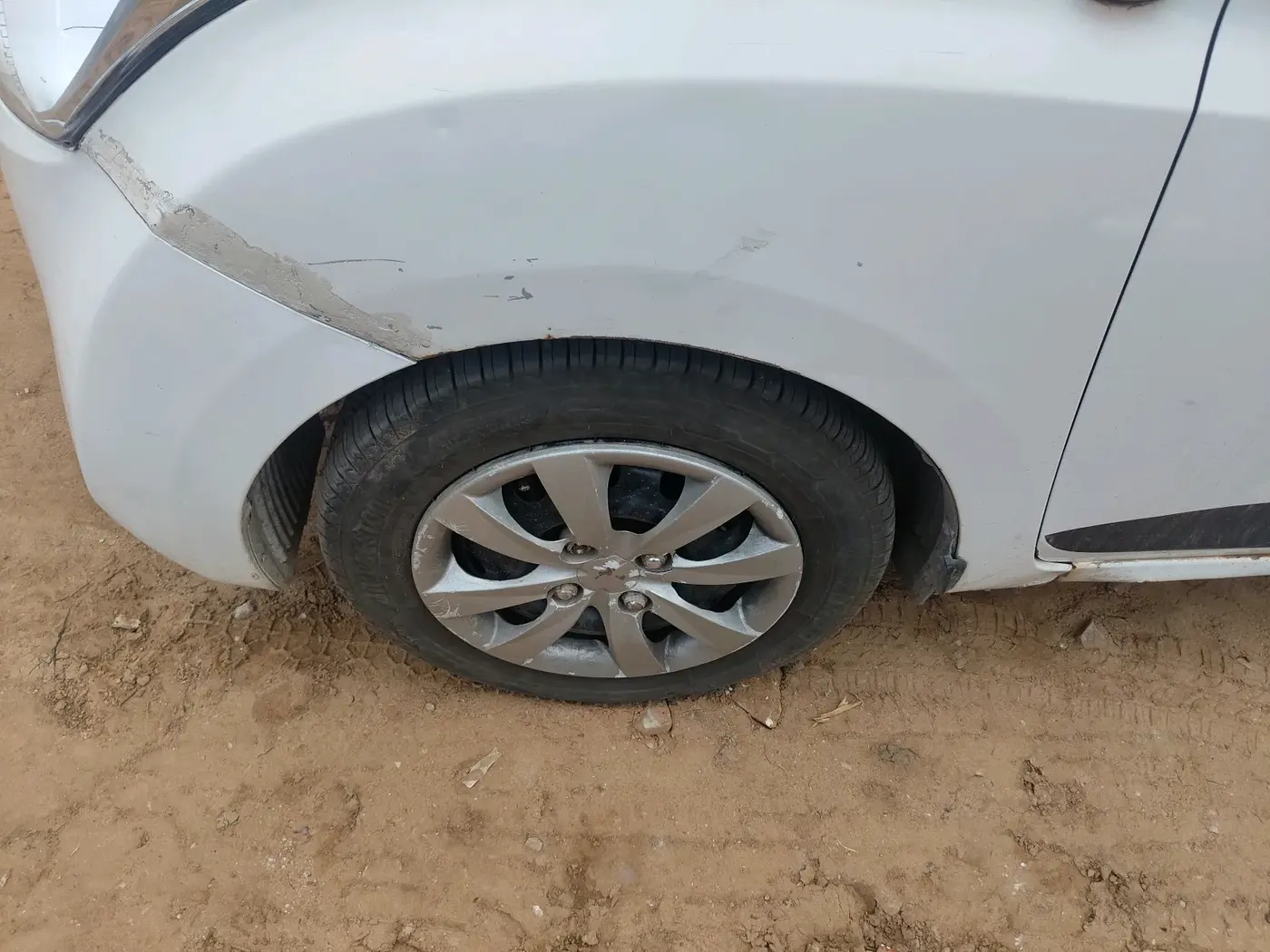 2018 Hyundai Eon ERA +, Petrol, Manual, 1,63,835 km, tyre