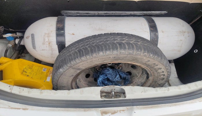 2018 Hyundai Eon ERA +, Petrol, Manual, 1,63,835 km, tyre