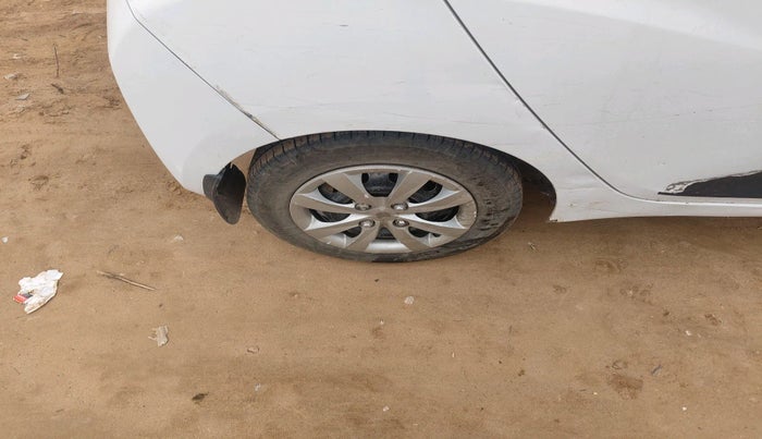 2018 Hyundai Eon ERA +, Petrol, Manual, 1,63,835 km, tyre