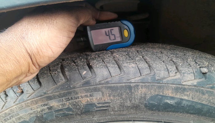 2015 Renault Kwid RXT 0.8, Petrol, Manual, 38,607 km, tyre