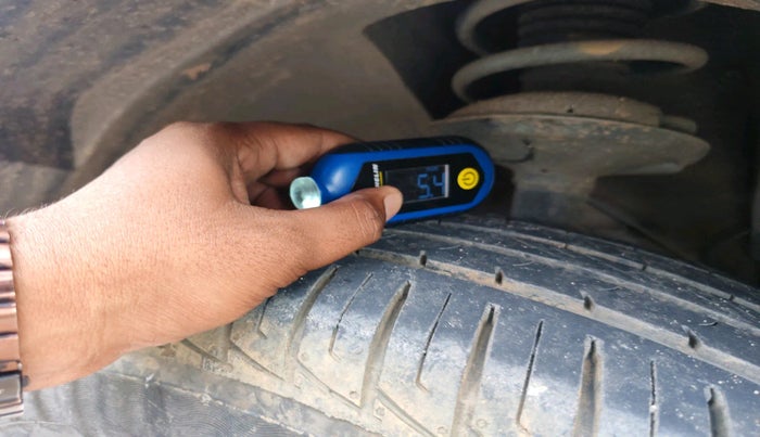 2017 Nissan Terrano XL (P), Petrol, Manual, 52,768 km, tyre