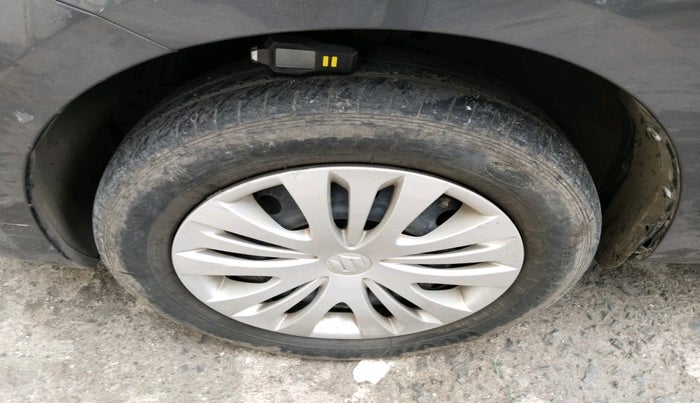 2015 Maruti Ertiga VXI, Petrol, Manual, 68,225 km, tyre