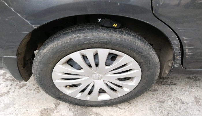 2015 Maruti Ertiga VXI, Petrol, Manual, 68,225 km, tyre