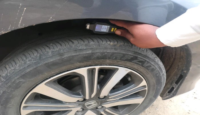 2023 Honda Amaze 1.2L I-VTEC VX, Petrol, Manual, 28,894 km, tyre