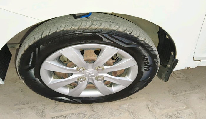 2012 Hyundai Eon MAGNA +, Petrol, Manual, 1,14,801 km, tyre