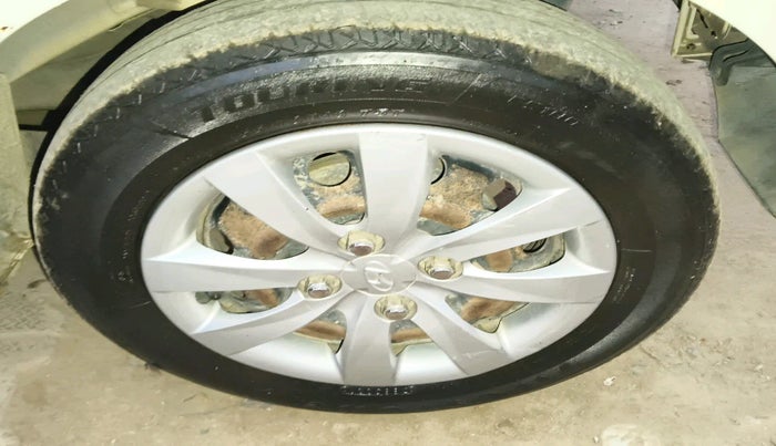 2012 Hyundai Eon MAGNA +, Petrol, Manual, 1,14,801 km, tyre