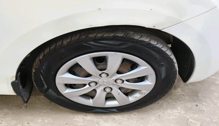 2012 Hyundai Eon MAGNA +, Petrol, Manual, 1,14,801 km, tyre