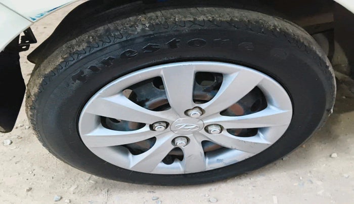 2012 Hyundai Eon MAGNA +, Petrol, Manual, 1,14,801 km, tyre