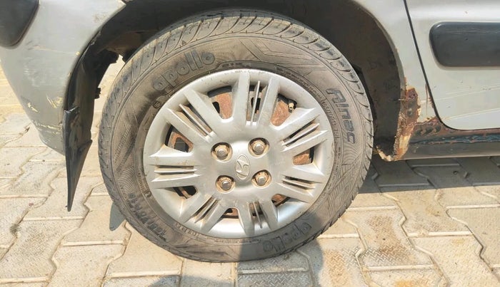 2010 Hyundai Santro Xing GLS, Petrol, Manual, 2,28,428 km, tyre