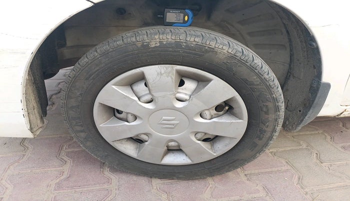 2015 Maruti Wagon R 1.0 LXI CNG, Petrol, Manual, 93,326 km, tyre