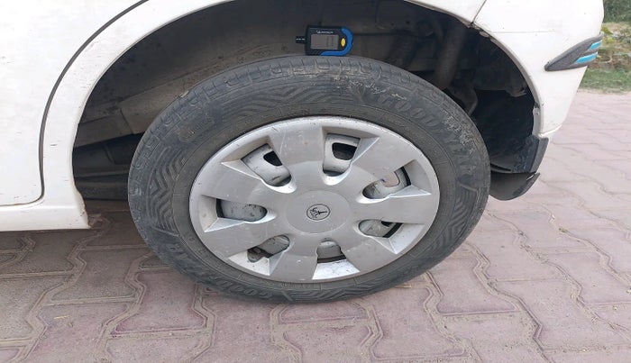 2015 Maruti Wagon R 1.0 LXI CNG, Petrol, Manual, 93,326 km, tyre