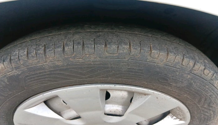 2016 Maruti Wagon R 1.0 LXI CNG, Petrol, Manual, 97,208 km, tyre