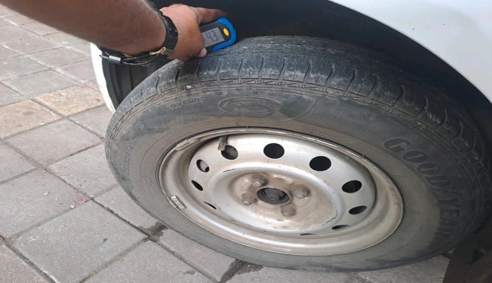 2010 Maruti Ritz LXI, Petrol, Manual, 7,421 km, tyre