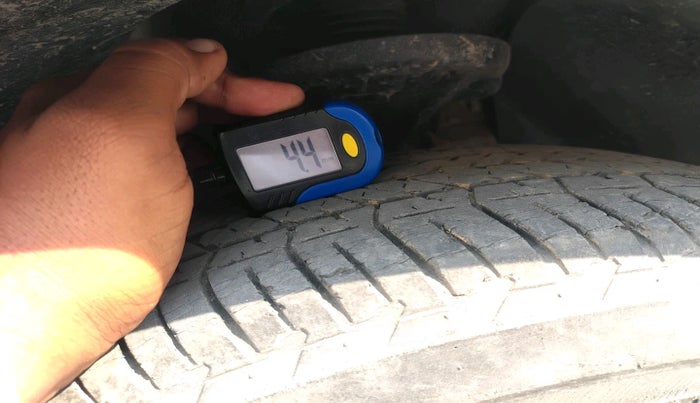 2016 Mahindra XUV500 W10, Diesel, Manual, 1,33,078 km, tyre