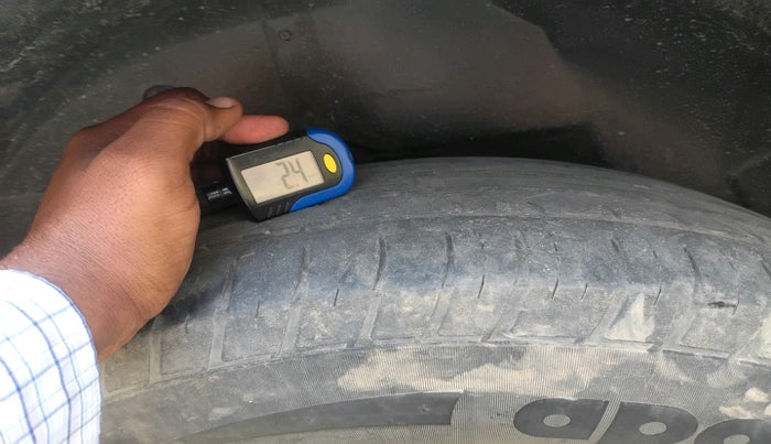 2016 Mahindra XUV500 W10, Diesel, Manual, 1,33,078 km, tyre