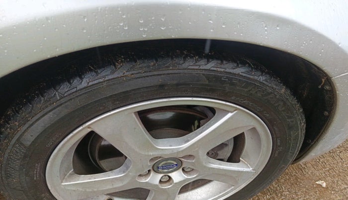 2012 Volvo S60 KINETIC D3, Diesel, Automatic, 1,12,373 km, tyre