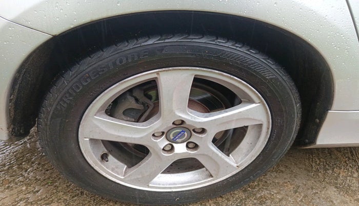 2012 Volvo S60 KINETIC D3, Diesel, Automatic, 1,12,373 km, tyre