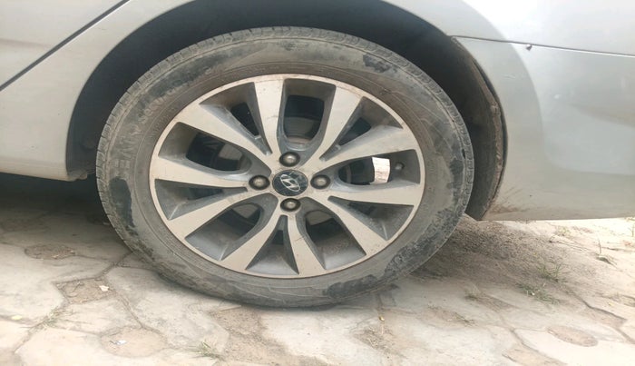 2015 Hyundai Verna FLUIDIC 1.6 CRDI SX, Diesel, Manual, 79,113 km, tyre