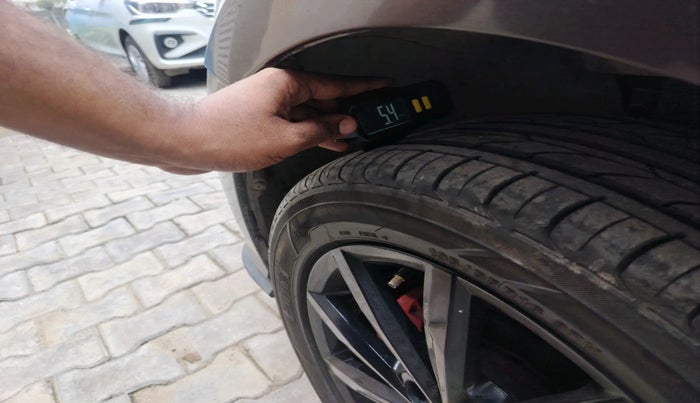 2017 Volkswagen Polo HIGHLINE1.2L, Petrol, Manual, 93,902 km, tyre