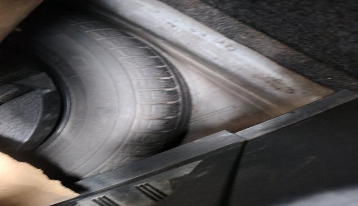 2017 Volkswagen Polo HIGHLINE1.2L, Petrol, Manual, 93,902 km, tyre