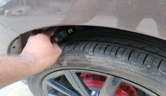 2017 Volkswagen Polo HIGHLINE1.2L, Petrol, Manual, 93,902 km, tyre