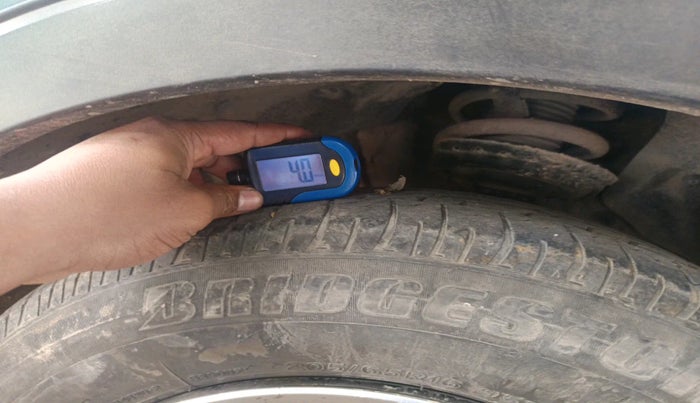 2019 Mahindra XUV300 W6 1.2 PETROL, Petrol, Manual, 1,05,766 km, tyre