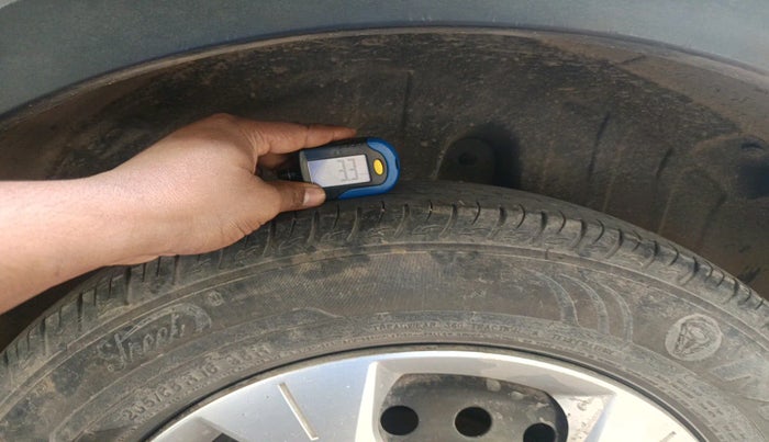 2019 Mahindra XUV300 W6 1.2 PETROL, Petrol, Manual, 1,05,766 km, tyre