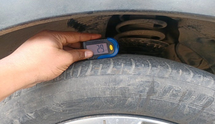 2019 Mahindra XUV300 W6 1.2 PETROL, Petrol, Manual, 1,05,766 km, tyre