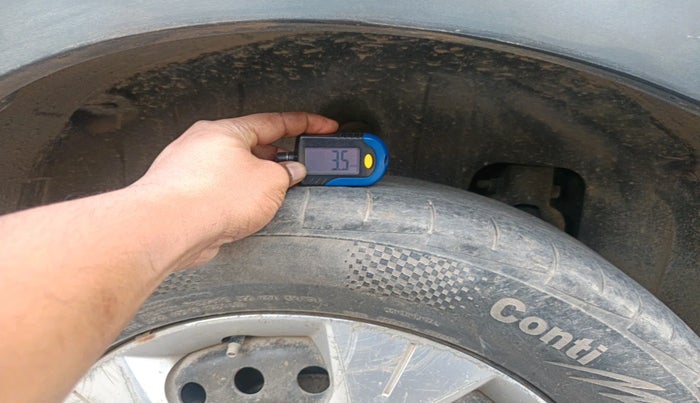 2019 Mahindra XUV300 W6 1.2 PETROL, Petrol, Manual, 1,05,766 km, tyre