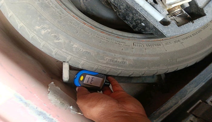 2012 Volkswagen Polo COMFORTLINE 1.2L, Diesel, Manual, 1,39,615 km, tyre