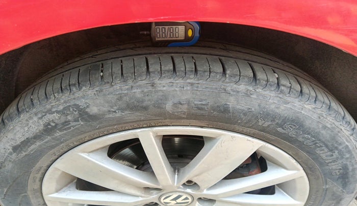 2012 Volkswagen Polo COMFORTLINE 1.2L, Diesel, Manual, 1,39,615 km, tyre