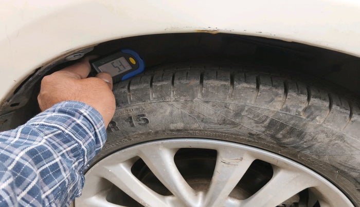 2011 Toyota Etios Liva VX, Petrol, Manual, 52,964 km, tyre