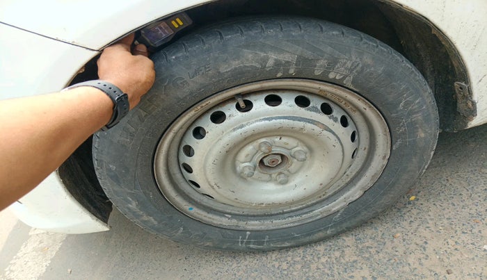 2014 Honda Mobilio 1.5L I-DTEC E, Diesel, Manual, 1,09,376 km, tyre