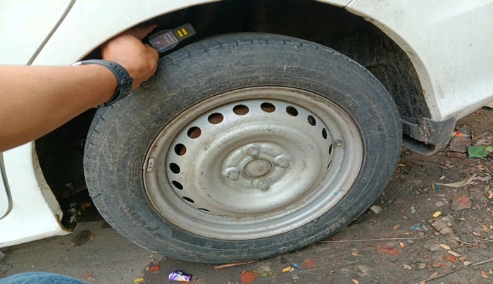 2014 Honda Mobilio 1.5L I-DTEC E, Diesel, Manual, 1,09,376 km, tyre