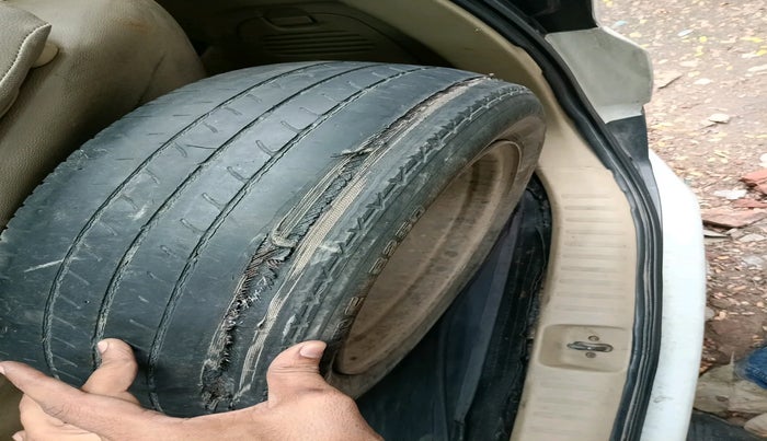 2014 Honda Mobilio 1.5L I-DTEC E, Diesel, Manual, 1,09,376 km, tyre