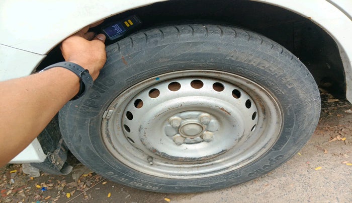 2014 Honda Mobilio 1.5L I-DTEC E, Diesel, Manual, 1,09,376 km, tyre