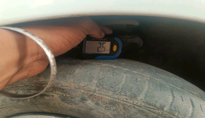 2010 Hyundai Santro Xing GLS, Petrol, Manual, 1,23,365 km, tyre