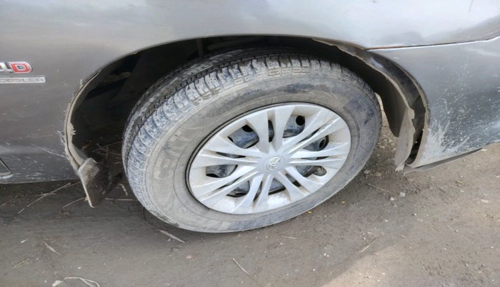 2011 Toyota Innova 2.5 G2 8STR, Diesel, Manual, 1,22,824 km, tyre