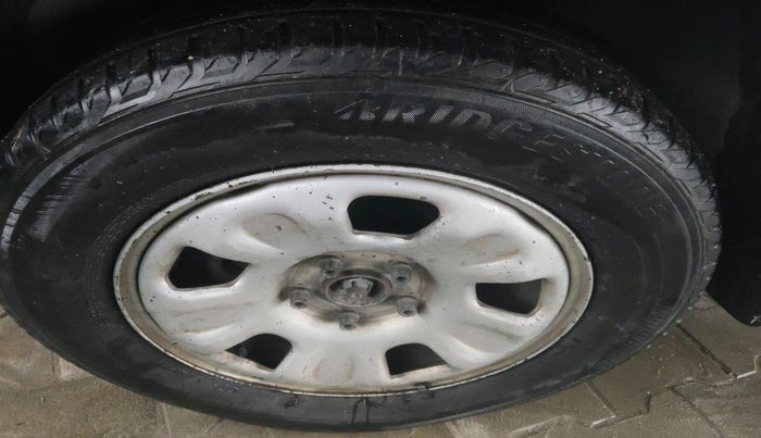 2013 Renault Duster 85 PS RXL DIESEL, Diesel, Manual, 1,65,000 km, tyre