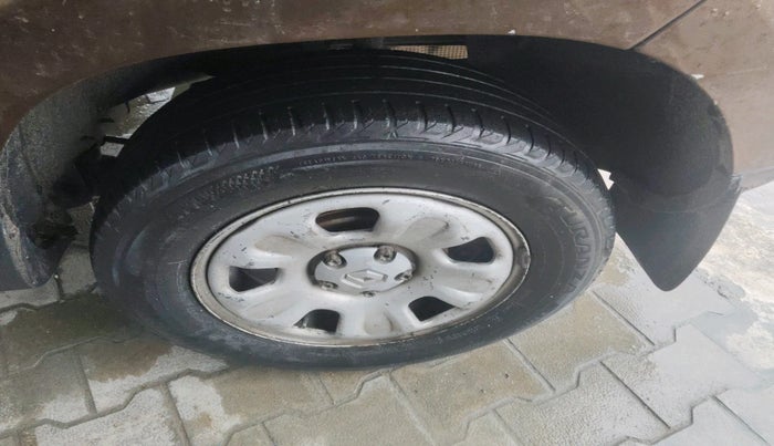 2013 Renault Duster 85 PS RXL DIESEL, Diesel, Manual, 1,65,000 km, tyre