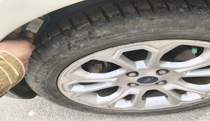 2018 Ford Ecosport TITANIUM + 1.5L DIESEL, Diesel, Manual, 1,33,627 km, tyre