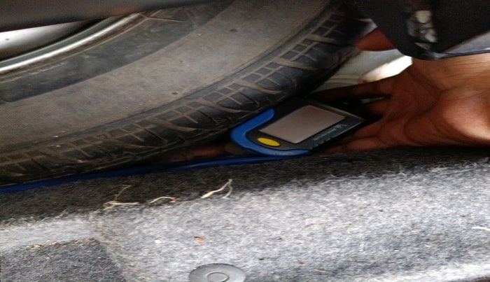 2011 Maruti Alto LXI CNG, Petrol, Manual, 51,729 km, tyre